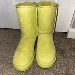 Women’s beautiful yellow/green Uggs